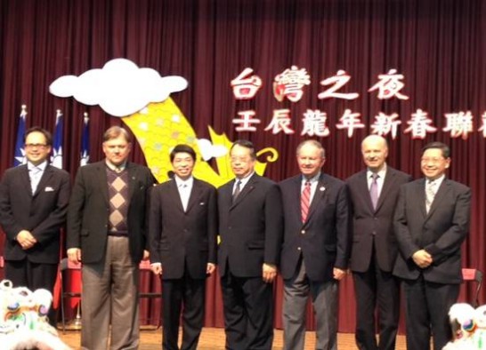 本處陳處長文儀(左三)、Denzil Minnan-Wong(左一)、Jim Karygiannis(左二)、Chungsen Leung(中)、Monte Kwinter(右三)、Reza Moridi(右二)及Godwin Chan(右一)