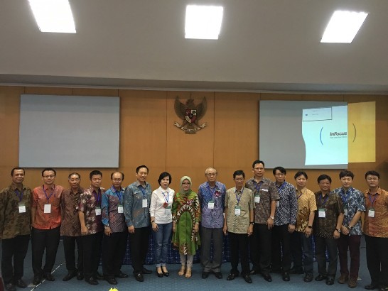 代表團與哈山努丁大學校長合影