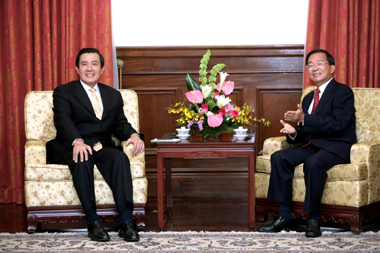 陳水扁総統が馬英九・次期総統と会談