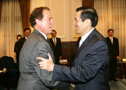 馬英九総統が米下院議員「国会台湾連線」のギングリー共同議長と会見
