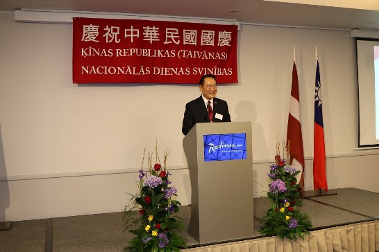 駐拉脫維亞代表處大使葛光越主持慶祝中華民國104年國慶酒會
