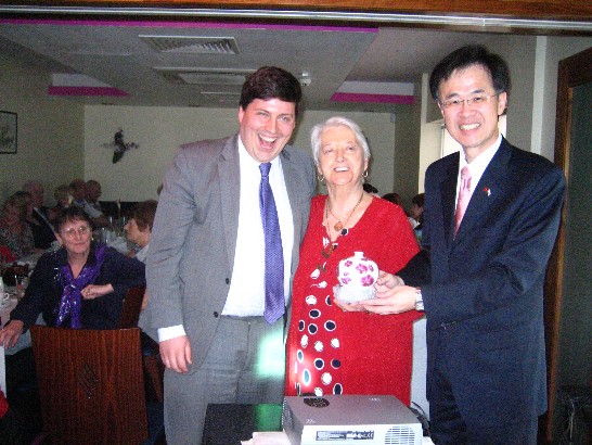 朱處長赴蘇格蘭議會Jamie Hepburn議員選區關懷Cumbernauld Action Care for the Elderly組織