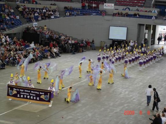 相片三：	高雄市樹德家商表演