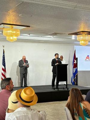 Director General Chou was invited by the Cuban Resistance Assembly in Florida to attend a prayer breakfast to commemorate the 122nd anniversary of the independence of the (democratic) Republic of Cuba