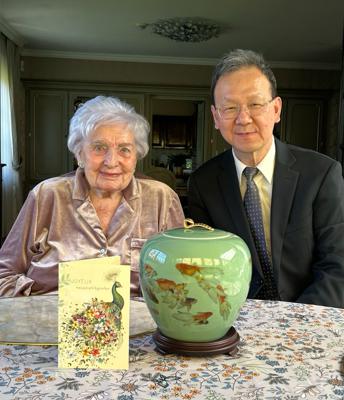 Deputy Representative Roland Yang congratulated Mrs. Astrid Lulling on her 95th birthday.