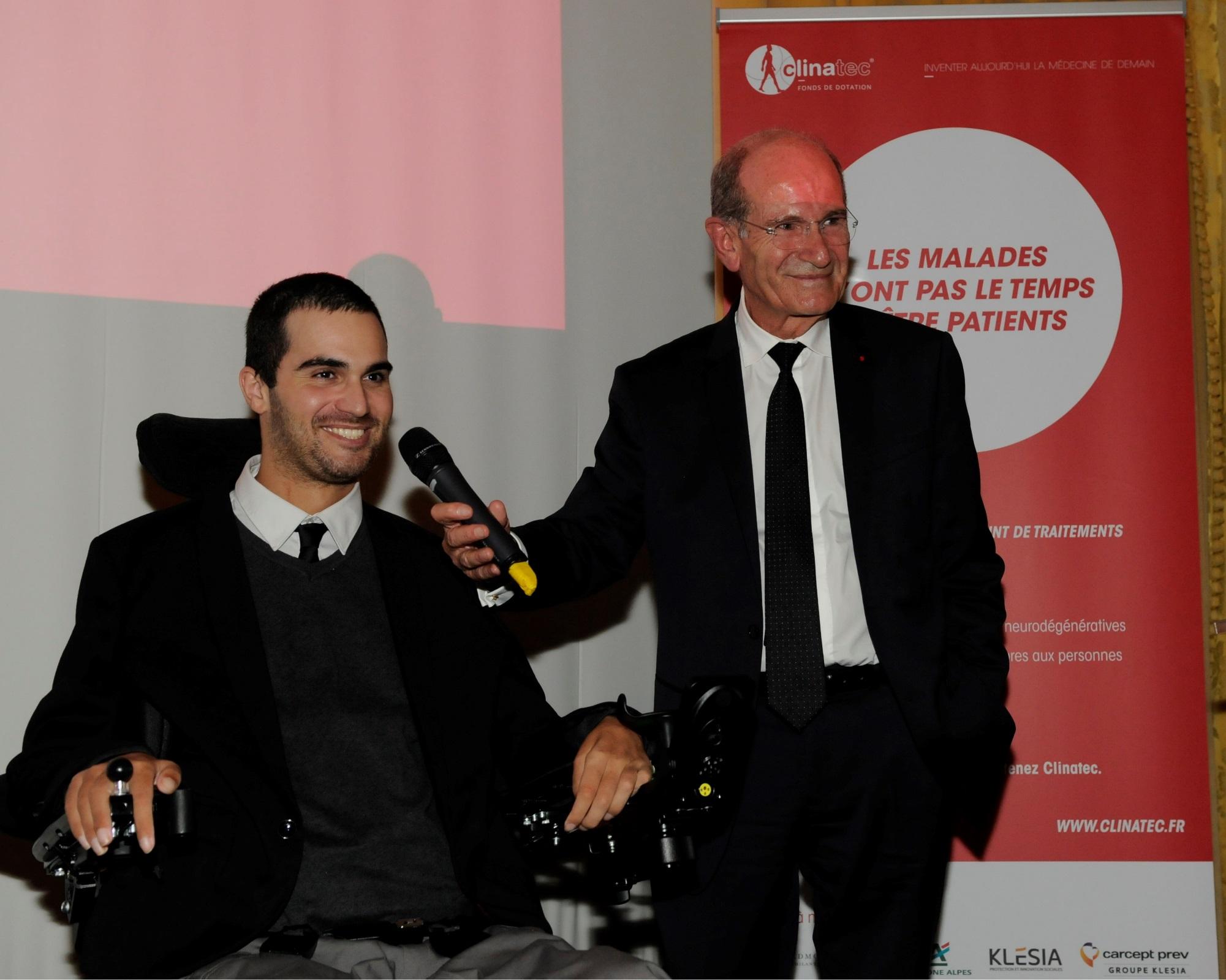 Alim-Louis BENABID教授邀請接受治療的患者上台分享