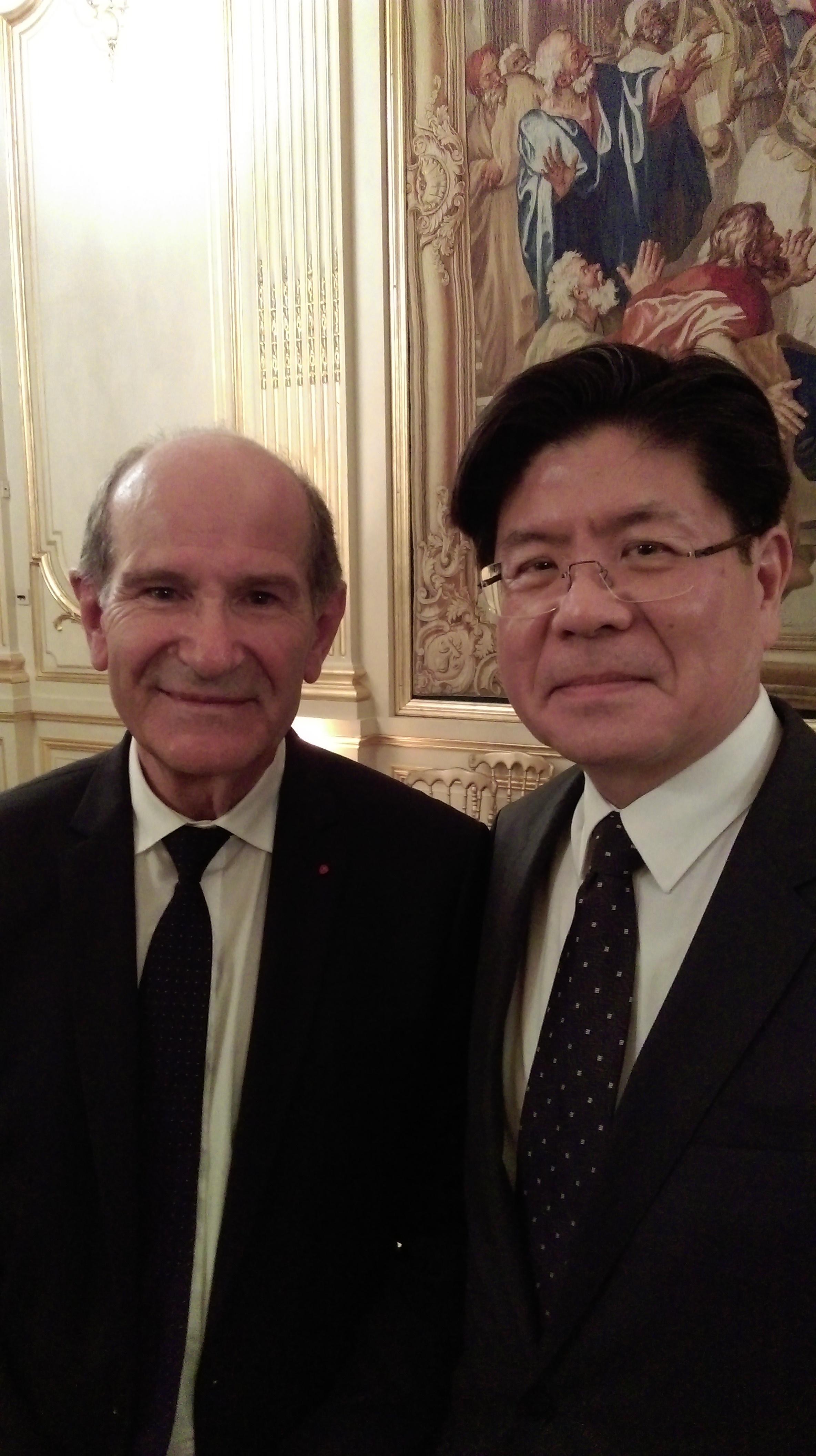 張大使與Alim-Louis BENABID教授合影