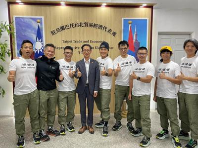 Тус Төлөөлөгчийн газрын Төлөөлөгч Ван Кай-Ю Тайваний хэт холын марафон гүйлтийн тамирчдаа уухайлан дэмжлээ.