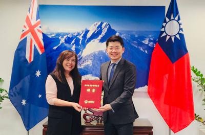 Director General David Cheng-Wei Wu Presented the Certificate of Appointment to Ms. Sonia Chen as an Advisory Consultant of Hakka Affairs Council of ROC (Taiwan)