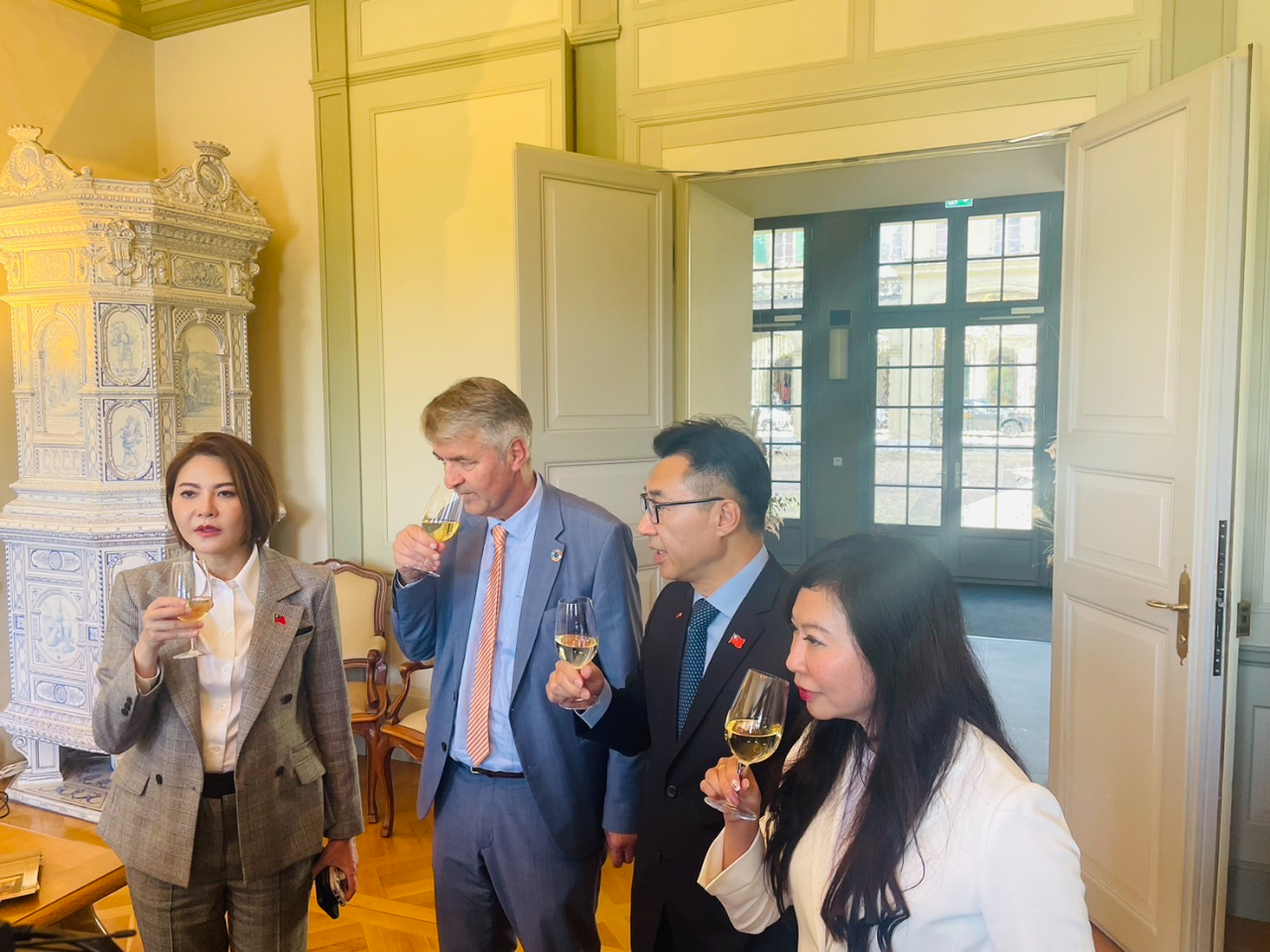Johnny Chiang, the Vice President of Legislative Yuan, led a parliamentarian delegation to Bern and met with Mayor of Bern, Mr. Alex von Graffenried.