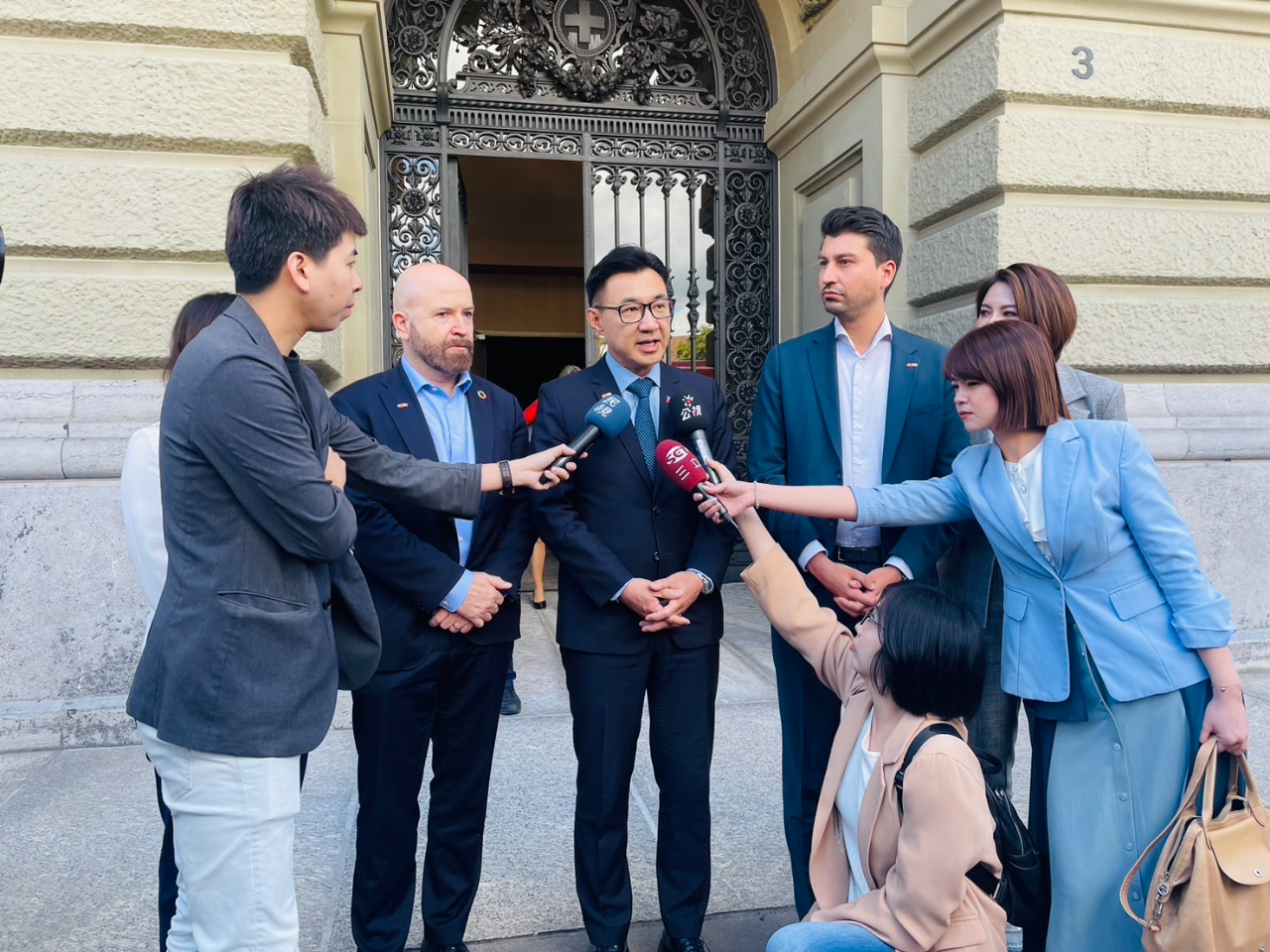 Johnny Chiang, the Vice President of Legislative Yuan, led a parliamentarian delegation to Bern and met with Taiwan-Swiss Friendship Group.