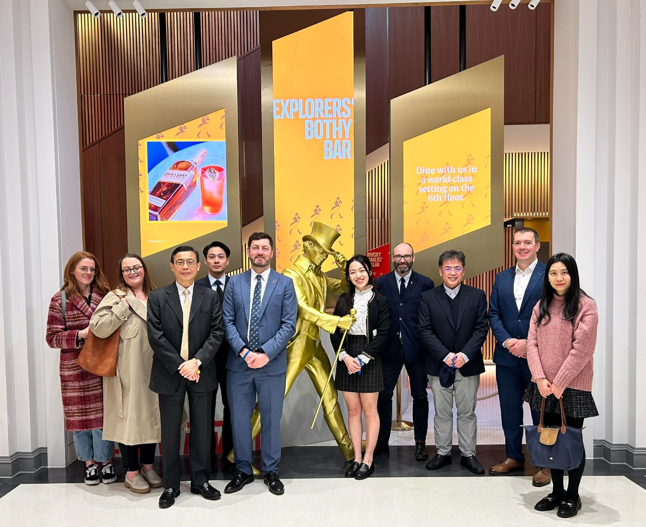 The Leader of Edinburgh City Council, Mr. Cammy Day, kindly invited Director General Chi-hua Ding of Taipei Representative Office in the UK, Edinburgh Office, to visit the Johnnie Walker Edinburgh branch and participated in the Journey of Flavour Experience on March 1, 2024. 