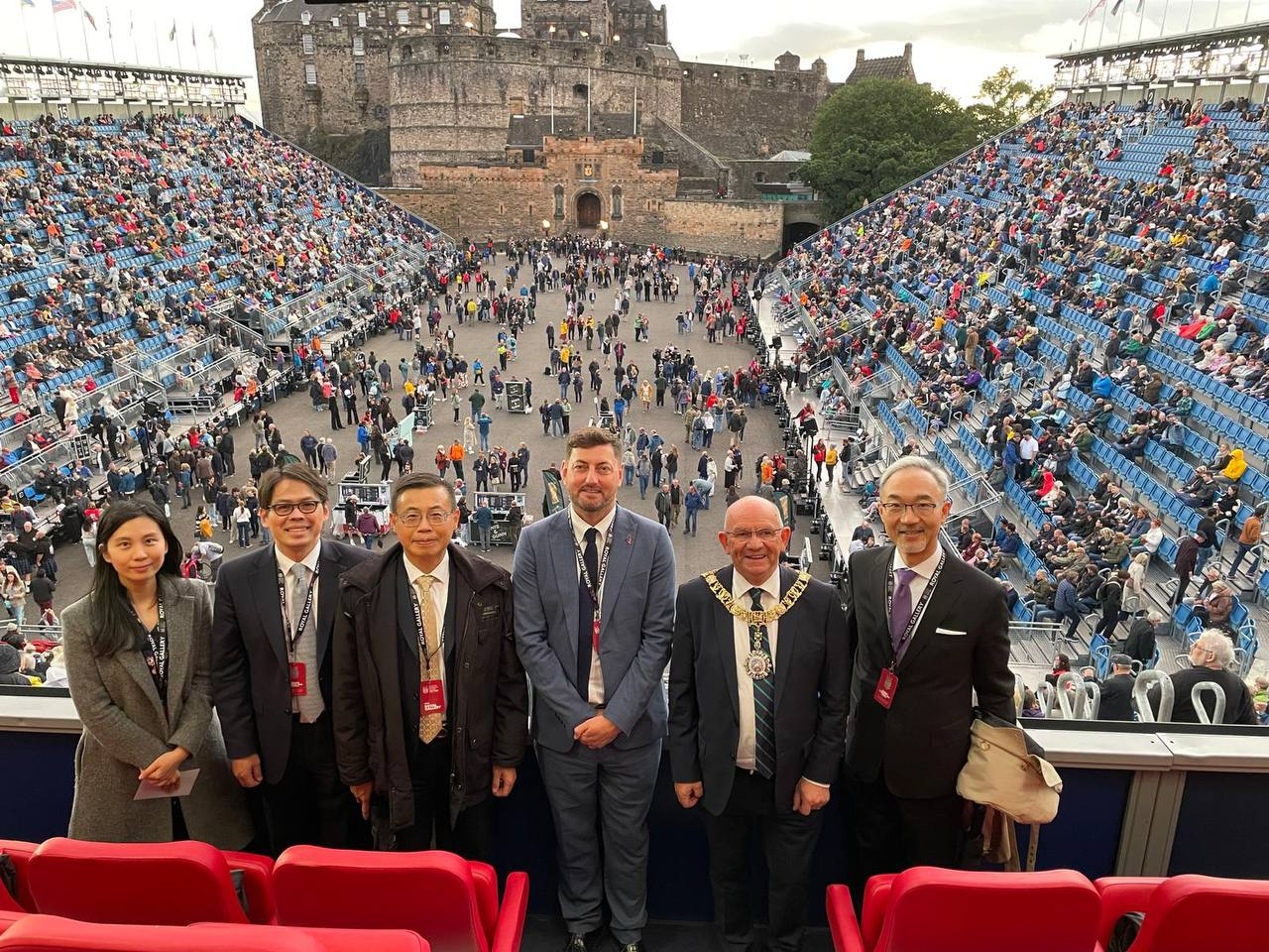 Edinburgh’s Lord Provost, Robert Aldridge and Leader of City of Edinburgh Council  Cammy Day invite Taiwan Representative in the U.K., Vincent C.H. Yao, for the 2024 Military Tatoo. D.G. Chi-Hua Ding and other colleagues are in the presence.