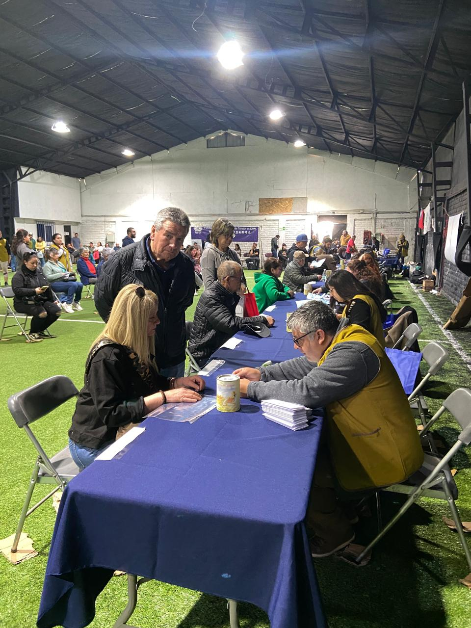 Entrega de gift cards a la comunidad beneficiadas de la zona de Quilpué.