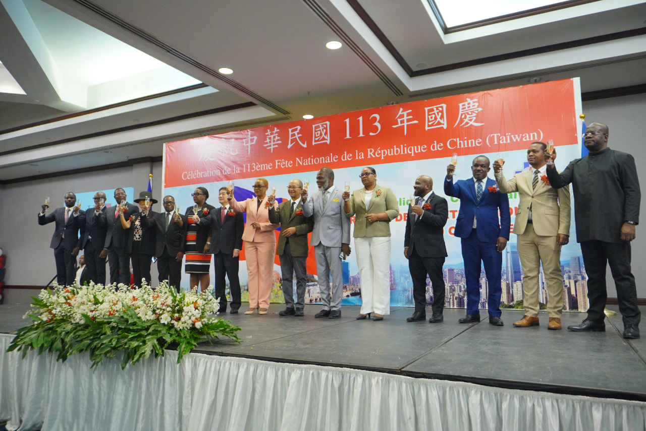 國慶酒會10月10日假Hotel Karibe舉辦，過渡總統委員會(CPT)主席、委員及部會首長、商界人士、NGO、公民社會各界人士約200人出席