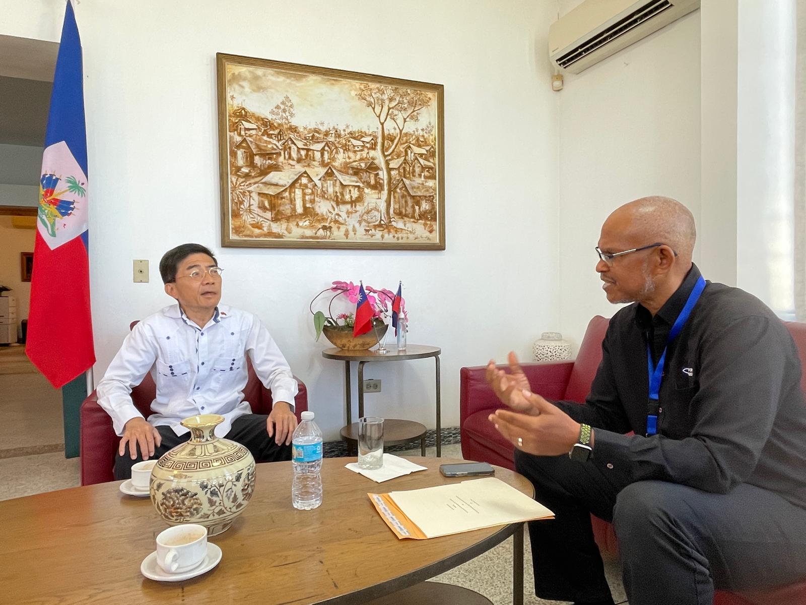 胡大使與執行長M. NICOLEAU就人道救濟事宜交換意見