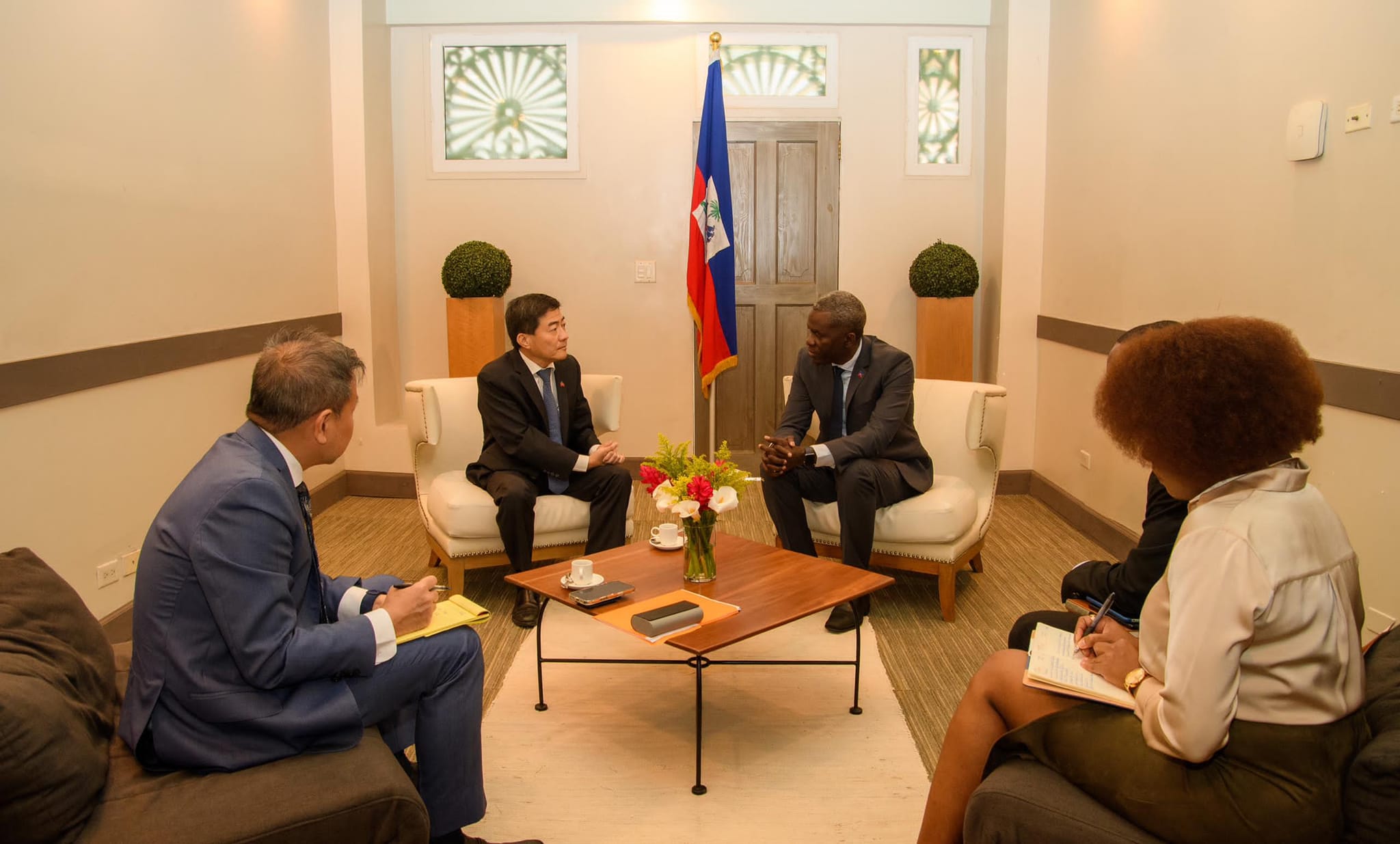 胡大使重申支持海地國防維護安全之承諾 