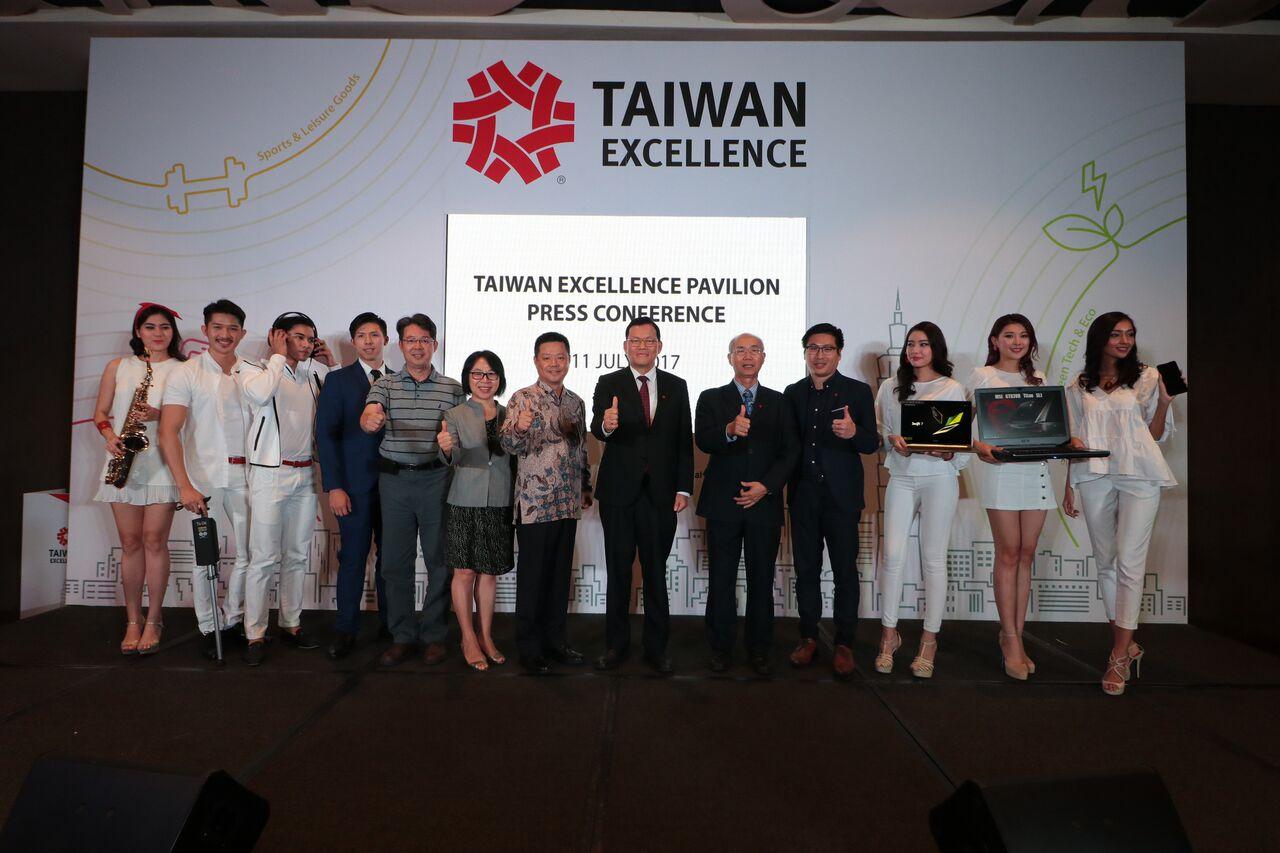 Wakil Chang, James Chi-Ping (tengah) menghadiri Sidang Media 
Taiwan Excellence 2017 di Hilton Hotel pada 11 Julai, 2017