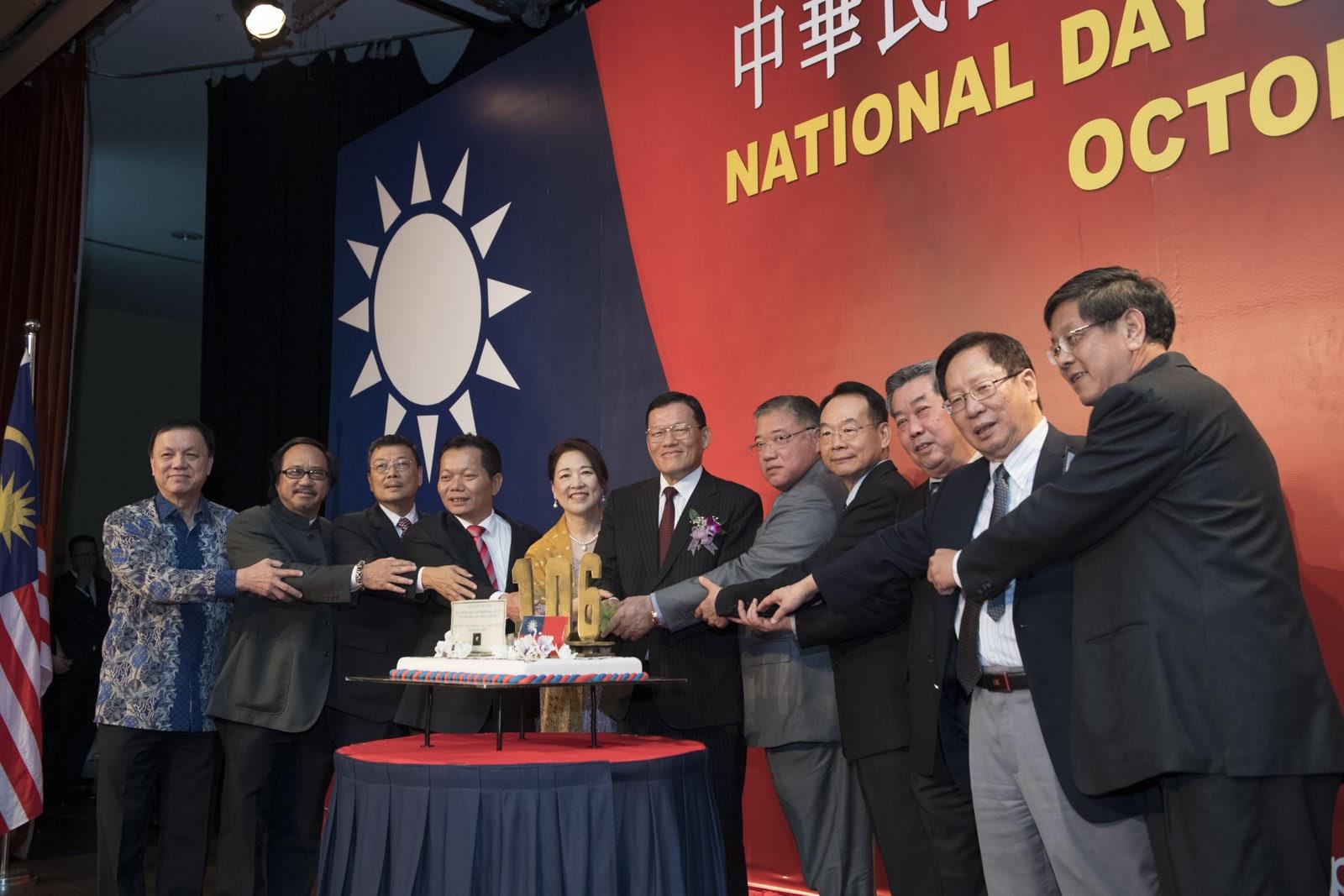 Wakil Chang, James Chi-ping mempengerusikan jamuan Hari Kebangsaan yang ke-106 dan menjemput ali politik tempatan dan ahli perniagaan dari Taiwan untuk meraikan Hari Kebangsaan Republik China.