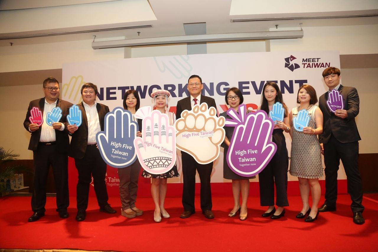 Wakil Chang, James Chi-Ping (tengah) menghadiri MEET TAIWAN Networking Event di Berjaya Times Square Hotel Kuala Lumpur pada 29 Jun 2018.