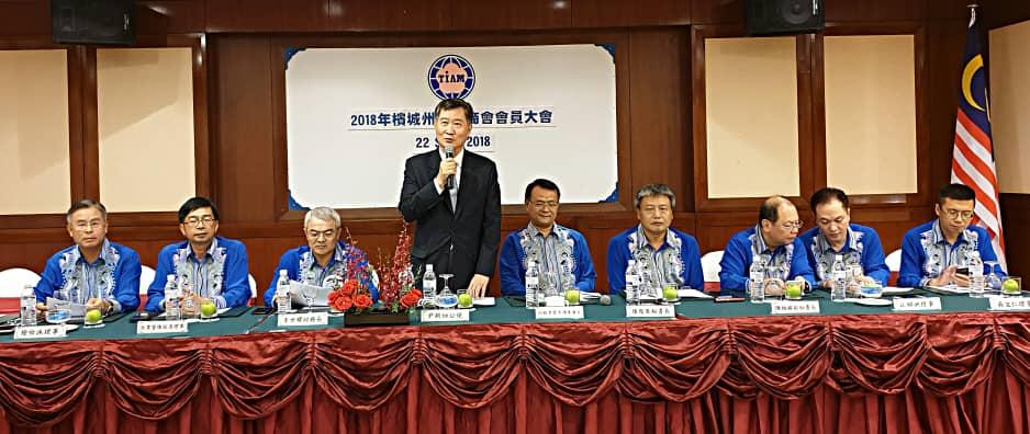 Timbalan Wakil Michael S.Y.Yiin (kiri empat) mempengerusikan untuk di Taipei Investors’Association in Penang Ahli-ahli Perhimpunan Agung 2018 dan Parti Makan Malam Festival Pertengahan Musim Luruh.
