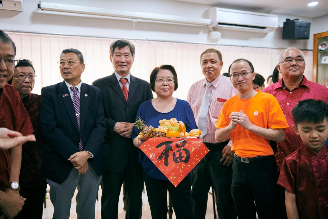 Timbalan Wakil Michael S.Y. Yiin (kiri empat) menghadiri activiti Tahun Baru Cina Gabungan Persatuan Siswazah-siswazah Taiwan Cheng Kung Universiti, Malaysia 2019 meraikan Tahun Baru. 
