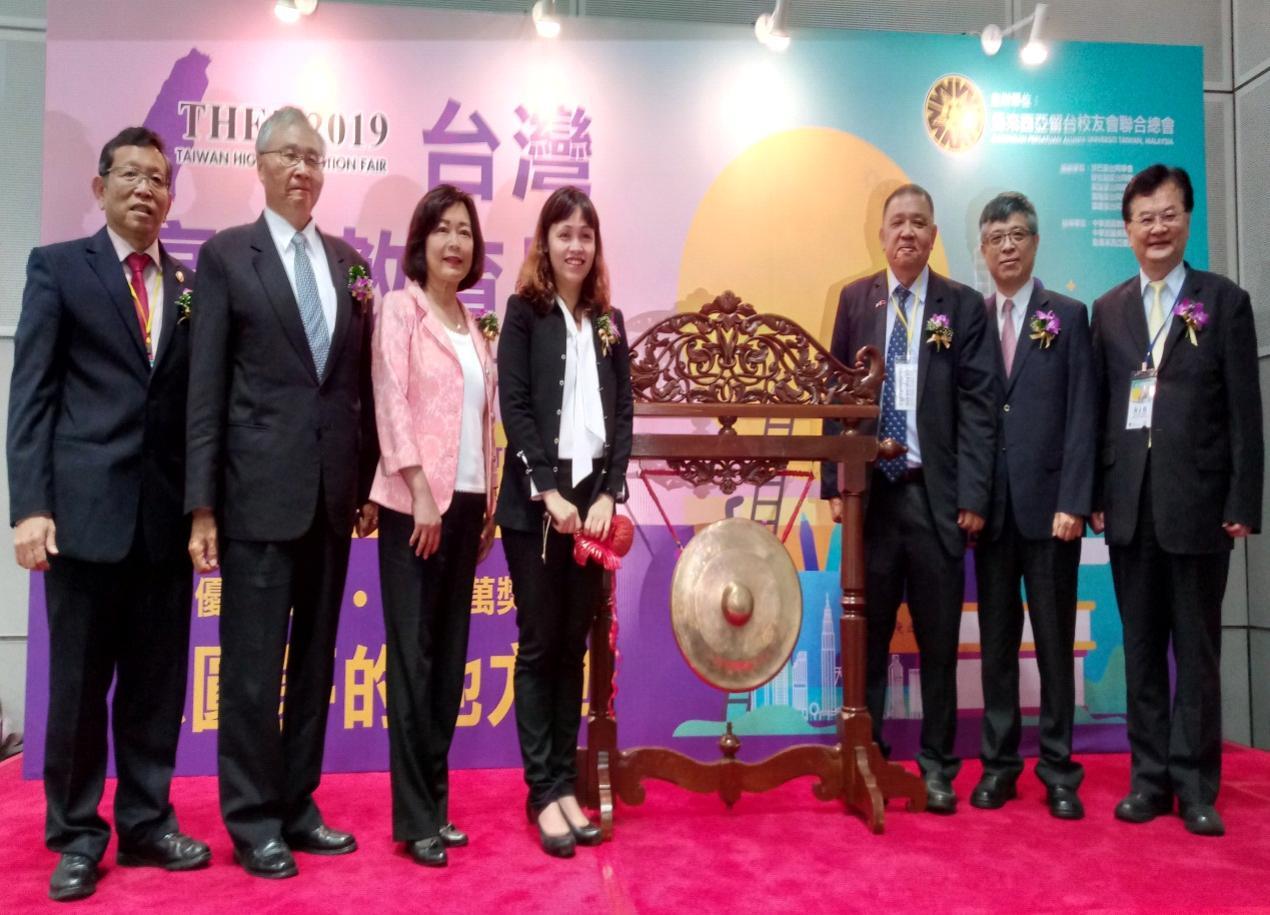 Wakil Anne Hung (ketiga dari kiri) menghadiri Upacara Perasmian Pameran Pendidikan Tinggi Taiwan 2019  yang dianjurkan oleh Gabungan Persatuan Alumni Universiti Taiwan, Malaysia di Kuala Lumpur City Centre (KLCC) dari April 28 ke 29, 2019.
