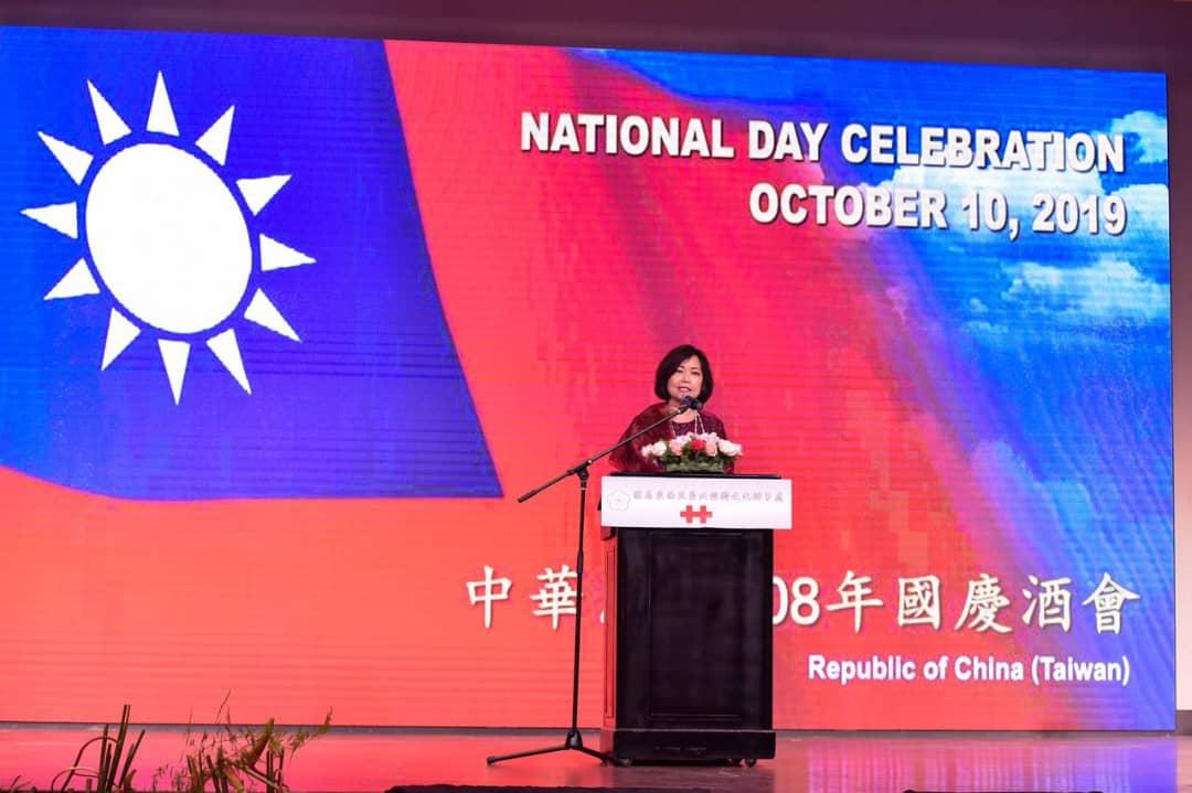  Wakil Anne Hung menyampaikan ucapan sambutan ulang tahun ke-108 Republik China (Taiwan)