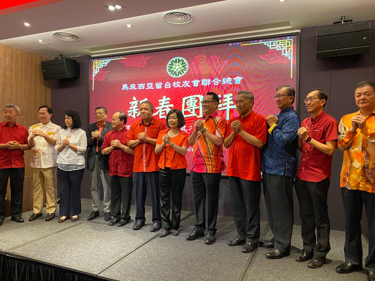 Wakil Anne Hung (kanan keenman) menghadiri activiti 2020 Acara Tahun Baru Cina Gabungan Persatuan Alumni Universiti Taiwan, Malaysia 2020 meraikan Tahun Baru dengan VIPs. 
