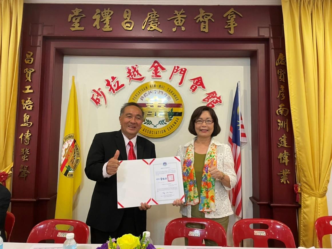 Wakil Anne Hung memajukan surat ucapan tahniah daripada Overseas Community Affairs Council.