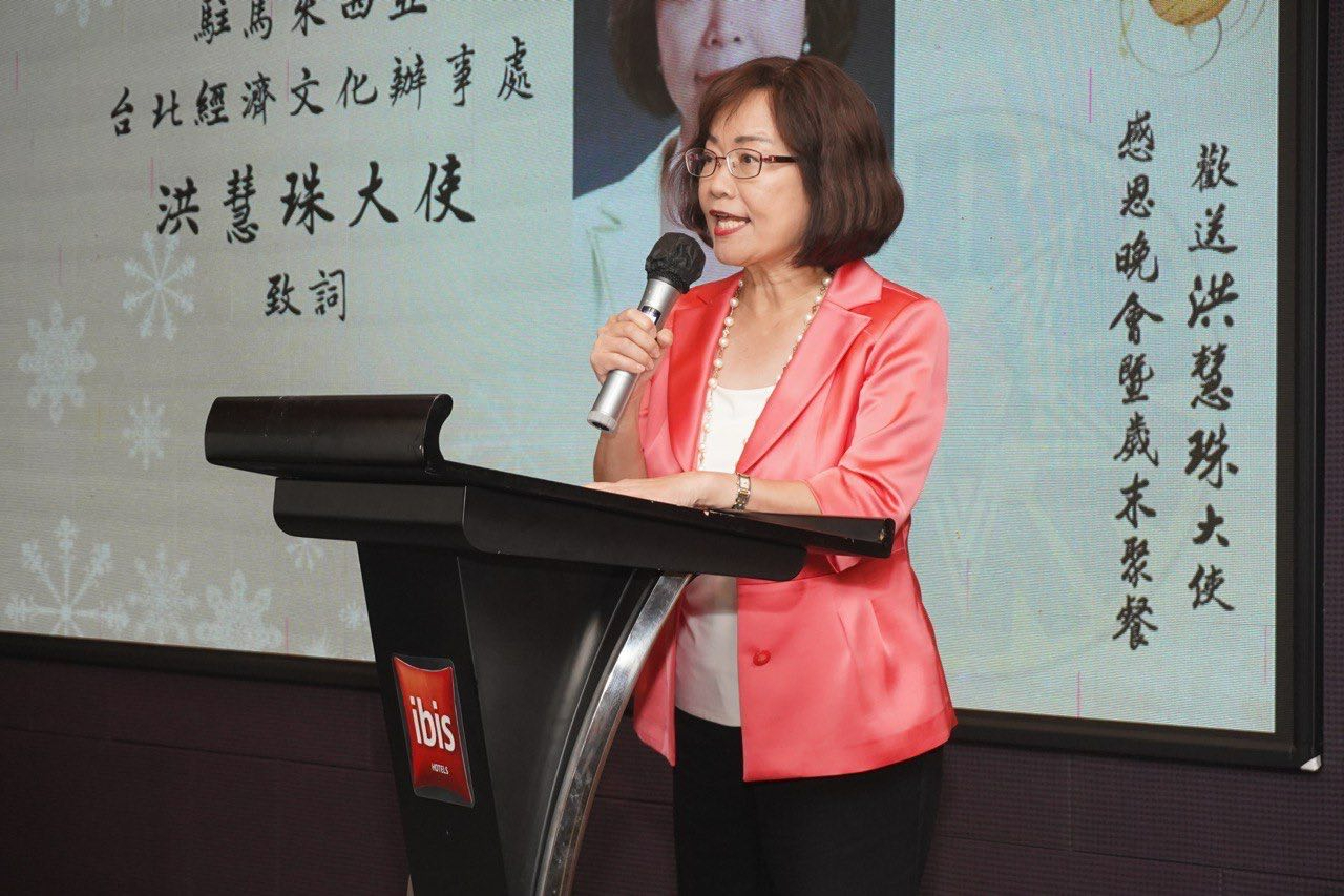 Wakil Anne Hung menyampaikan ucapan