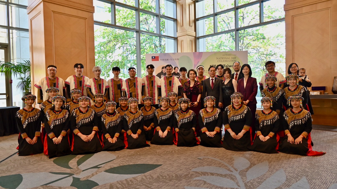 開場表演嘉賓「尼布恩合唱團」