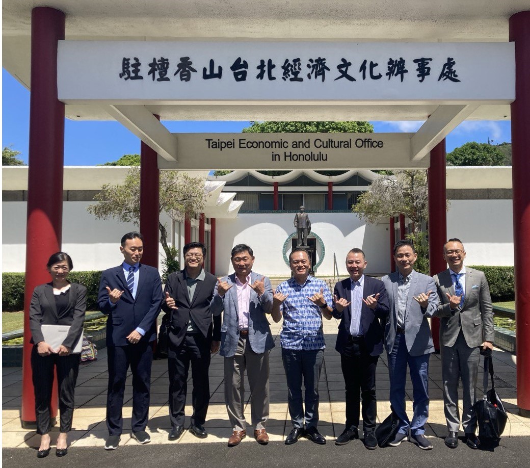 On August 6, 2024, Director General Richard Lin (4th from right) cordially received Vice President Guo Yu-Ren (3rd from right) of Institute for National Policy Research, Executive Director Wang Hong-Ren (2nd from left), and South Korea Institute for National Security  Strategy President Sukhee Han (4th from left). Director General Lin and members of delegation exchanged views on it’s purpose of visit to Hawaii, security issues in the Indo-Pacific region, and think tank cooperation between Taiwan, the U.S., and South Korea, consolidating momentum for future cooperation.