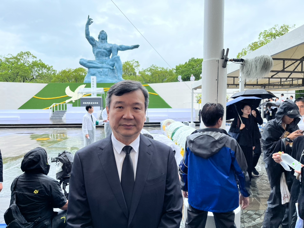 駐日代表李逸洋於8月9日代表台灣首度出席長崎和平紀念典禮。自1948年長崎市舉行相當於首度和平紀念典禮的「文化祭」以來，台灣第一次出席長崎和平紀念典禮。長崎原爆造成逾7萬人喪生，其中亦有不少台灣人受難。李代表向罹難者表達最深切的哀悼，表示台灣認同長崎市呼籲追求廢除核武及世界永久和平的理念與目標，並重申台灣對和平、人權與自由的堅定信念。