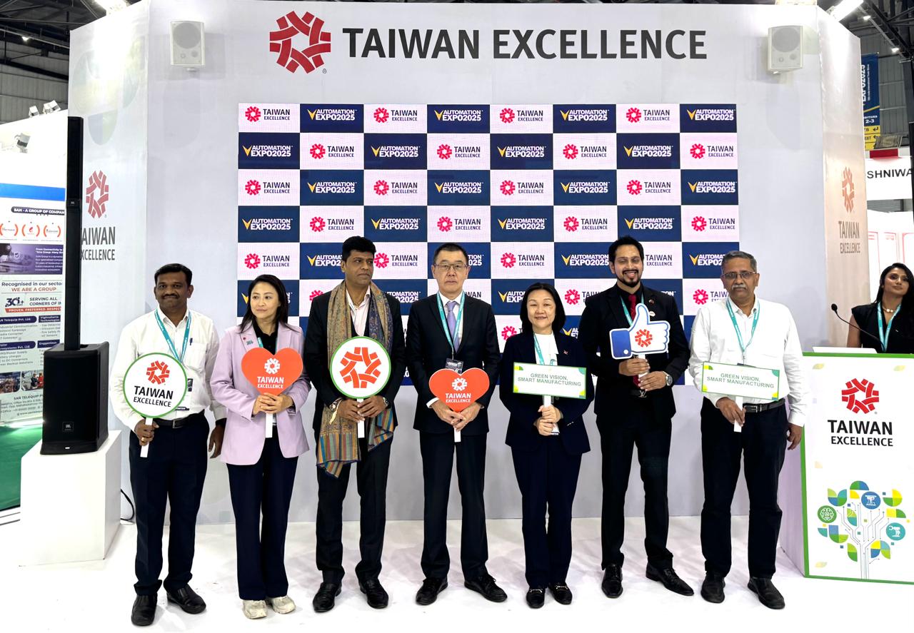 印度自動化工業展（Automation Expo）於本年8月11日至14日在孟買Bombay Exhibition Center展覽館舉行，本處張均宇處長於11日應邀出席「台灣精品」（Taiwan Excellence）記者會並致詞。本年度台灣精品館以Green Vision, Smart Manufacturing為主題，我國廠商20餘家展出40餘件產品，涵蓋工業機器人、自動化零組件、金屬加工、工業電腦及AIoT解決方案等，吸引百餘印度企業前來展館洽商，充分展現台灣中小企業的軔性及經貿外交活力。
（圖）駐孟買辦事處處長張均宇、駐印度代表處經濟組長陳郁淇、馬哈拉施特拉邦商業協會理事長Pritesh Shah及參展廠商代表；蒞場另有孟買台貿中心主任林書涵、駐印度代表處經濟組秘書王允玠、駐孟買辦事處副參事張水庸及秘書王日昇。