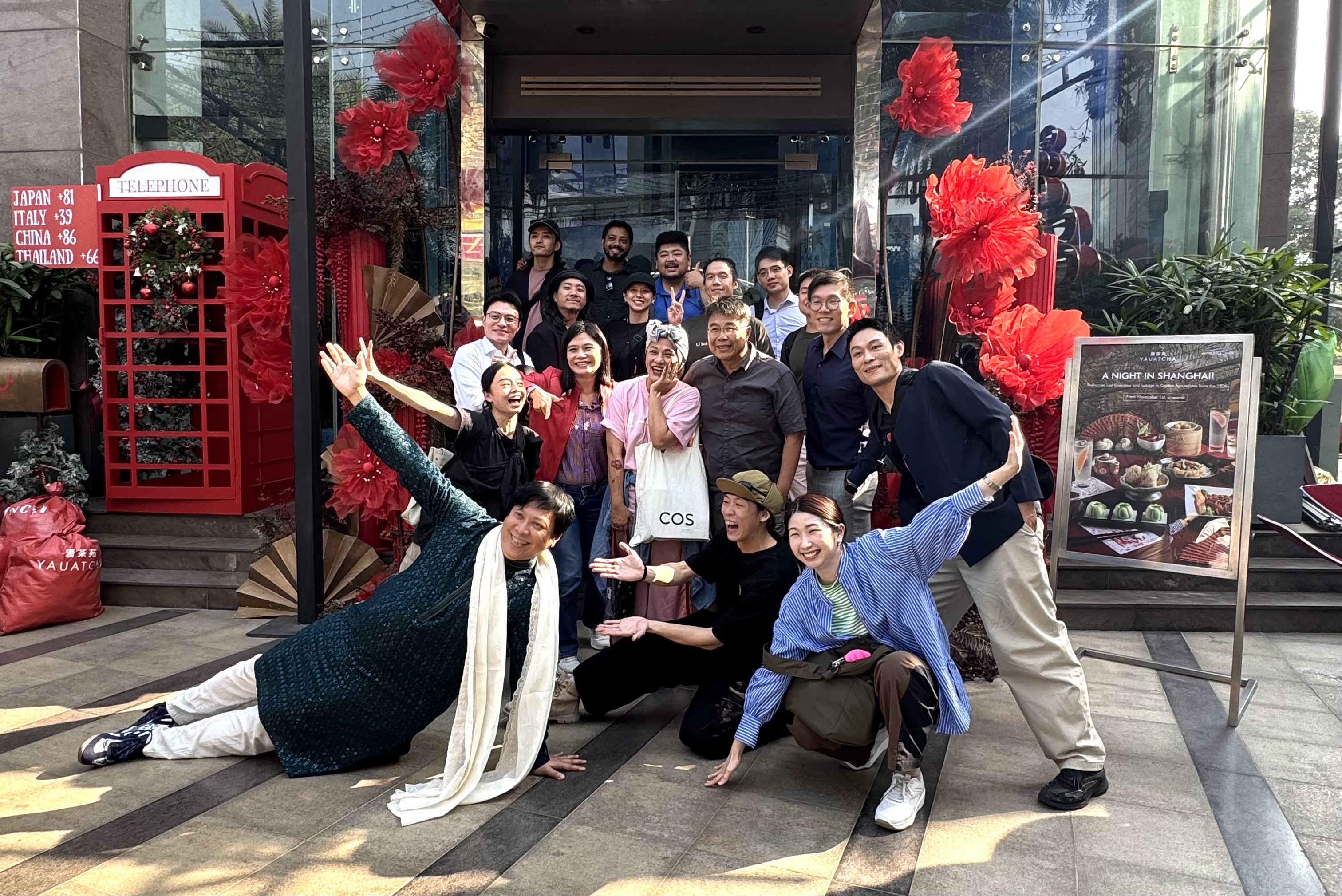 台灣舞蹈團體「小事製作」及IP Locker訪問孟買並參加印度「國家表演藝術中心」（NCPA）舉辦之Pravaha舞蹈節演出並與此間藝文人士及台僑商互動交流（2025年12月18日）。

（圖）台灣舞蹈團體「小事製作」、台商會會長錢佳宏、駐印度代表處文化組秘書林品樺、駐孟買辦事處副參事張水庸、秘書王日昇。