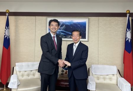 謝長廷・駐日代表（写真右）、熊谷俊人・千葉県知事（左）