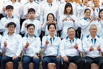 頼清徳総統、パリ五輪出場の台湾選手団の結団式で国旗・団旗を授与