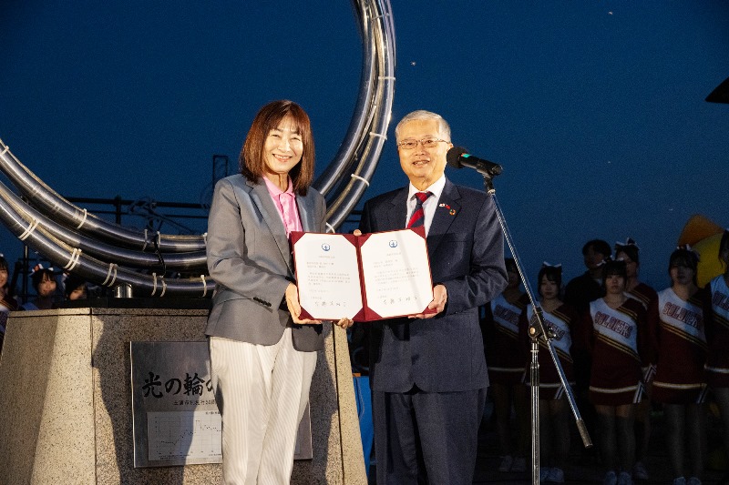 　蔡明耀・駐日副代表は、11月22日に茨城県土浦市が開催した「台南通り」命名式に出席した。写真：蔡明耀・駐日副代表(右)、安藤真理子・土浦市長(左)