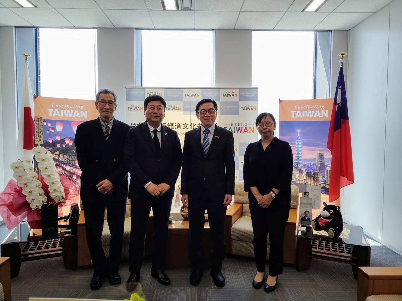 范振國處長接見兵庫縣台灣同鄉會王裕良會長及張炳和副會長