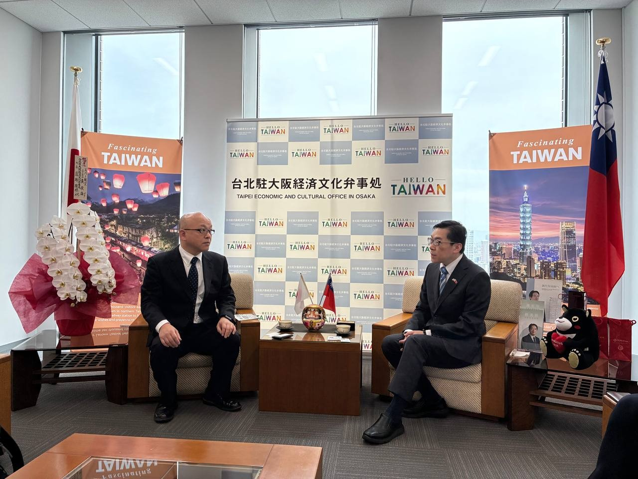 范處長與木本所長就地方自治體及台日交流交換意見