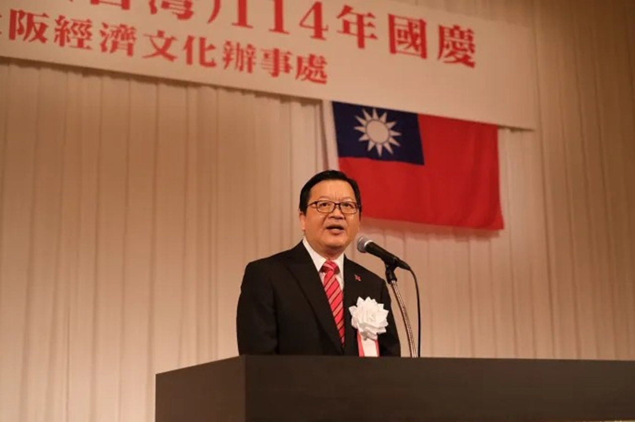 挨拶する洪処長