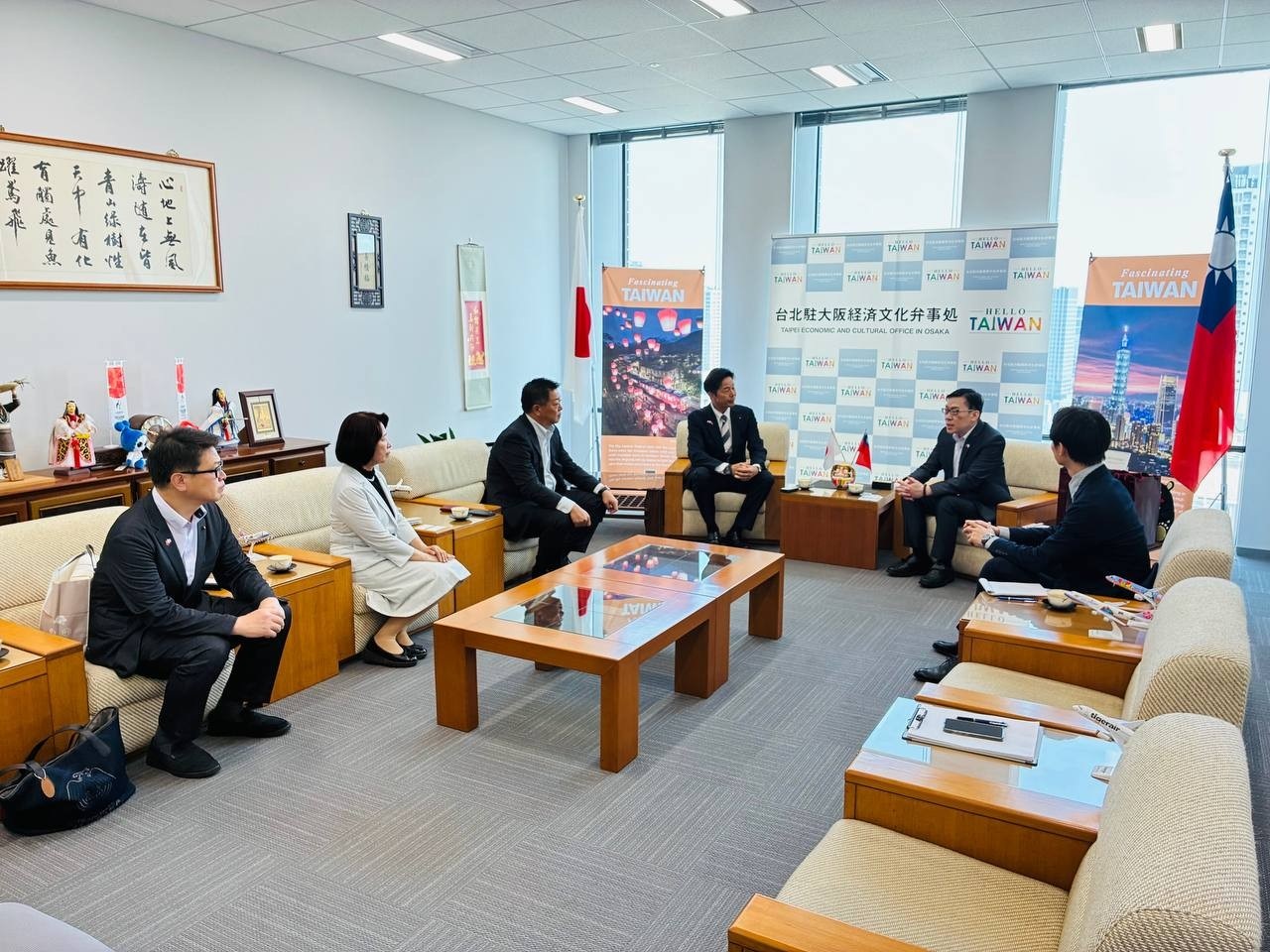 范処長は大阪府堺市議会日台議連札場会長一行と台日交流などについて意見交換を行った。