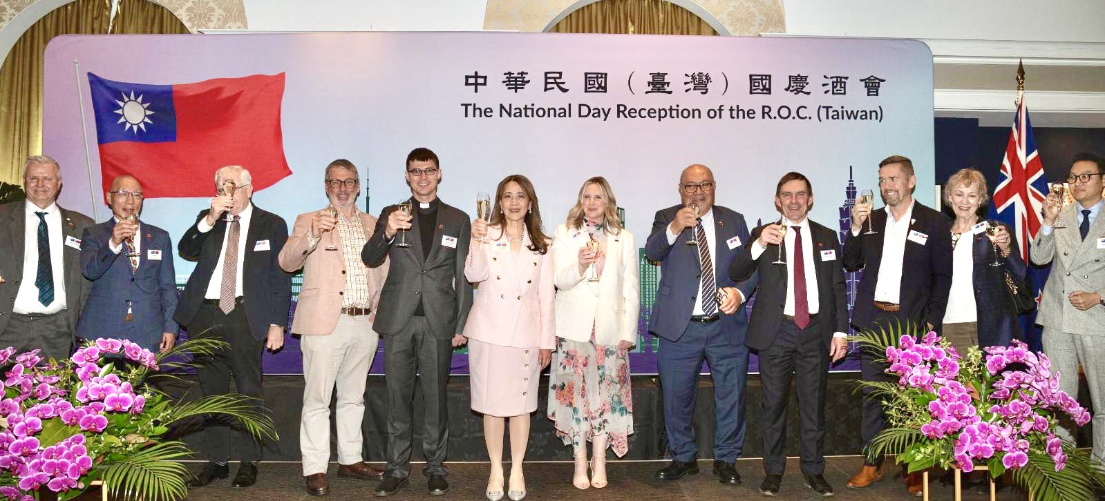 Representative Joanne Ou joined by several Members of Parliament from different political parties across New Zealand, members of the diplomatic crops, city councillors, business leaders and other distinguished guests in raising a toast to celebrate Taiwan’s National Day.