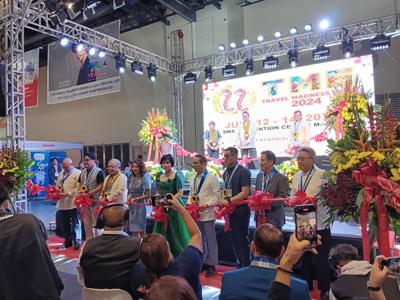 本處出席第11屆「菲律賓TME旅展」(11th Travel Madness Expo)開幕剪綵儀式，及交通部觀光署在菲律賓舉辦之台灣觀光推廣會。