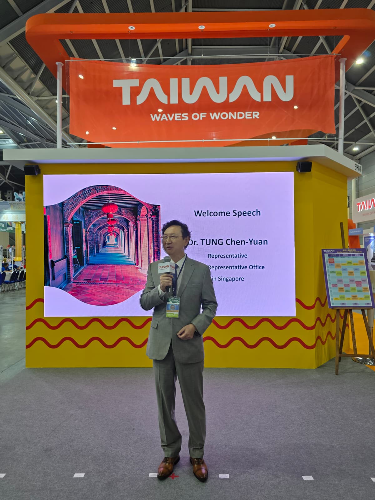 駐新加坡台北代表處代表童大使於新加坡博覽中心出席2026年NATAS旅展台灣館開幕活動並致詞。(20260327)