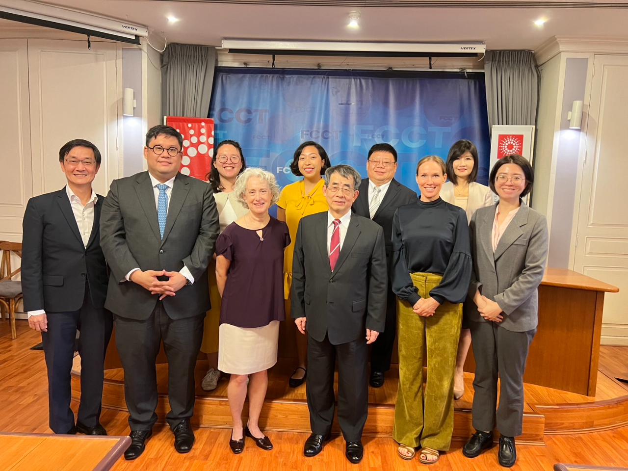 本處張俊福大使近日赴泰國外籍記者協會（FCCThai）參訪，並會晤該協會2024年度董事會成員，就台泰雙邊經貿投資、文化及觀光交流等議題廣泛交換意見。