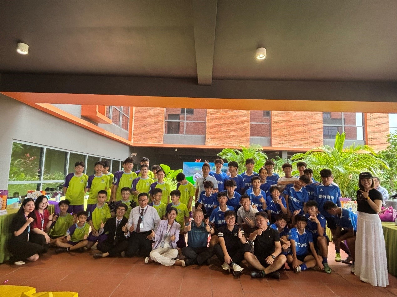 林組長致詞祝賀活動圓滿成功，盼透過以球會友方式增進臺越教育交流，從高教、高中、國中小慢慢向下扎根，讓雙方的連結越來越深。