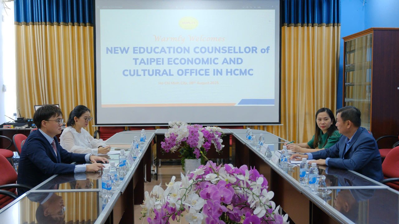 林組長於2025年8月8日拜會胡志明市外語訊息大學相關訊息，阮英俊校長說明該校未來將擴展與台灣高校合作的規劃，教育組將提供相關的協助與聯繫。